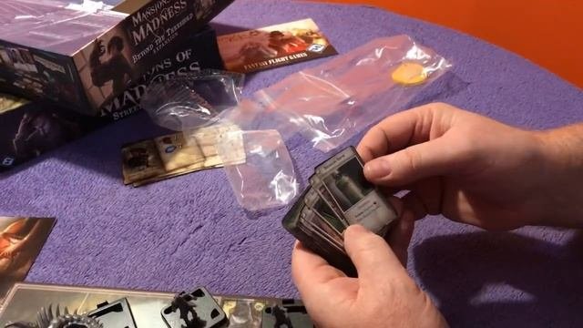 Mansions of Madness Streets of Arkham  whats in the box? with biffta