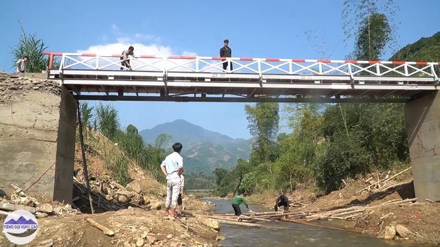Cầu Căm Kìa ( T49 ) | Tháo dỡ cây chống dầm - Chính thức thông cầu bà con qua lại nhộn nhịp