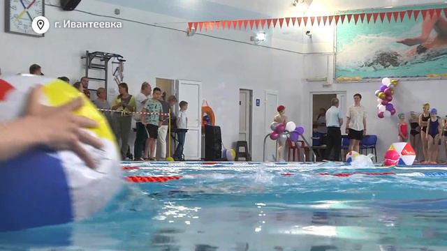 Не профессионально, но захватывающе. Более 300 юных пловцов соревновались в  ивантеевском «Олимпе»