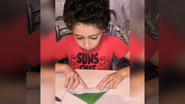 Корабль с парусами из бумаги
