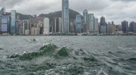 Волны до девяти метров: мощный тайфун обрушился на юг Китая