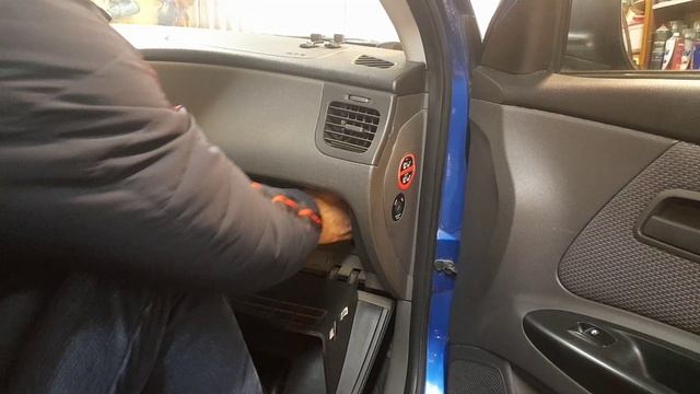 где находится и как поменять фильтр салона киа рио 2