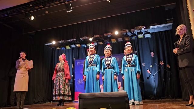 Вручение благодарственных писем за развитие национальных традиций народов России