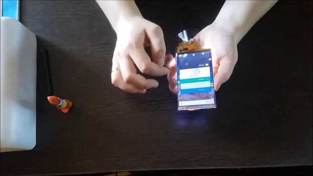 Замена стекла дисплея на Nexus 5 с помощью ультрафиолетового клея (LOCA)