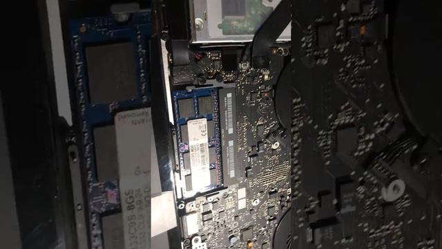 Apple Macbook Pro try to Mix 2GB DIMM and 8GB DIMM FAIL