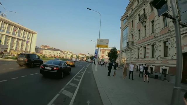 Велопрогулка по Москве с плеером в ушах.