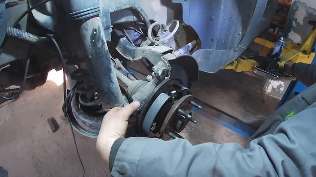 Замена колодок и регулировка эл. ручника Шевроле Каптива. Chevrolet Captiva Handbrake Pads