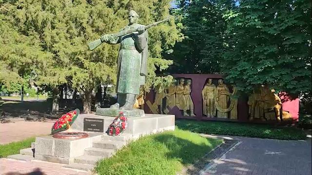 В Запорожье полиция наградила гражданина, который помог задержать мужчину, осквернившего памятник