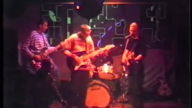группа Сержант Бертран (Ростов-на-Дону) концерт в "Клубе Дункан" 1999 год - Панк-н-Ролл (В Грязь)