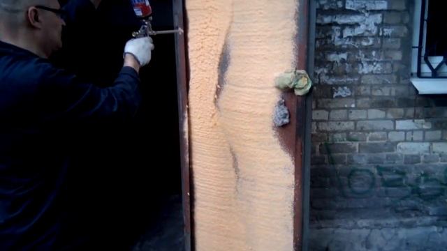 Полинорим двери подъезда. Готовимся к зиме.