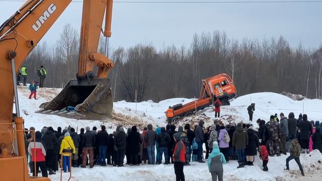 Соревнования «Лебедушкено озеро» гонки на внедорожниках и грузовиках.