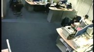 посмотрите, что делают люди в офисе в обед