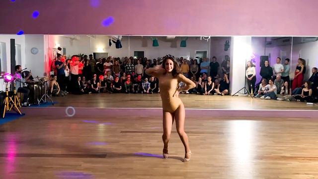 Bachata Live Show - Michelle Yollina - Si esta casa hablara #sexy #upskirt #латино #танец