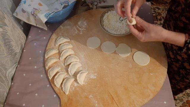 Готовлю вареники с творогом.