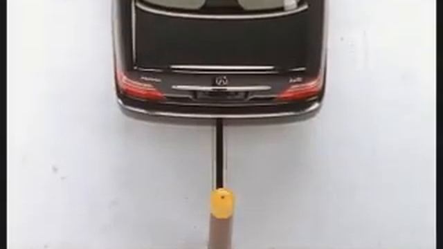Vehicule  Crash Test 2002 Acura RL _ Honda Legend 5 M.P.H) Rear into Pole IIHS-Extreme