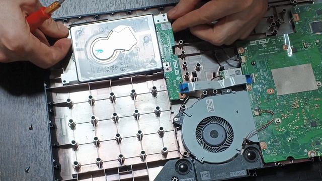 Почему диск загружен на 100 процентов и замена жёсткого диска на ноутбуке ASUS VivoBook R543UB