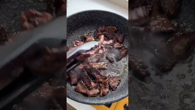 Говядина по-Азиатски с болгарским перцем и соевым соусом! Все ингредиенты в закреп. комментарии.