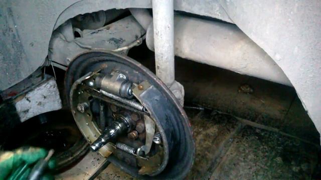Замена Задних тормозных ЦИЛИНДРОВ Passat B4.Replacing the rear brake cylinders Passat B4 #NeМЕХАНИК