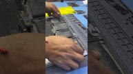 Mantenimiento y cambio de batería en una MacBook Pro Touch Bar A 1707.
