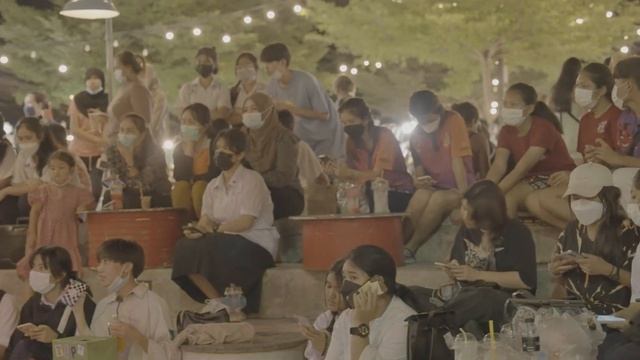 Пхукет. Ледибой распаковывает объектив SONY 24-70 GM2 & Chillva Market