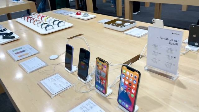 MacBook Pro ? | Virgin megastore | Apple store | Sketchers?