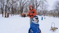 Снежок в камеру!!!! Ребенок попал снежком в объектив
