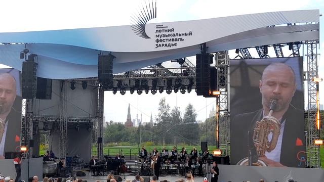 Летний музыкальный фестиваль «Зарядье», оркестр имени Олега Лундстрема, У самовара