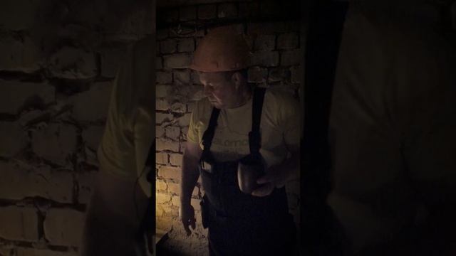Шок! Наливают масло из отработки в подвале при свечах!