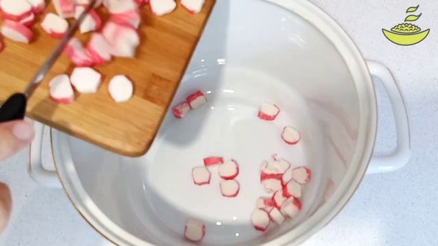 Салат из крабовых палочек и моркови по-корейски. Легко готовится ! Быстро съедается !