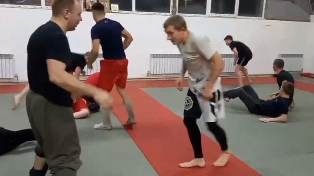 ЖЕСТКАЯ  СПАРТАНСКАЯ  БОРЬБА  НА  ТРЕНИРОВКИ!  Набарываемся  на  дне  борьбы=)