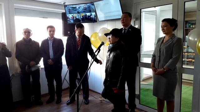 В эфир без монтажа - Теплая остановка на автобусной остановке 