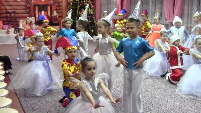 Торжественный вход на Новогодний праздник