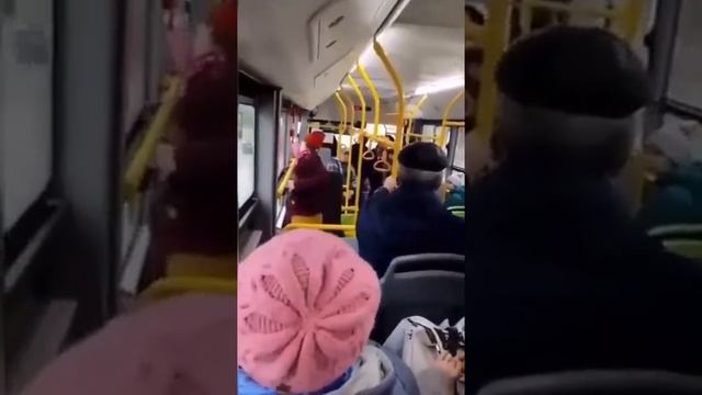 В Пензе бабка вышла через окно во время движения автобуса.