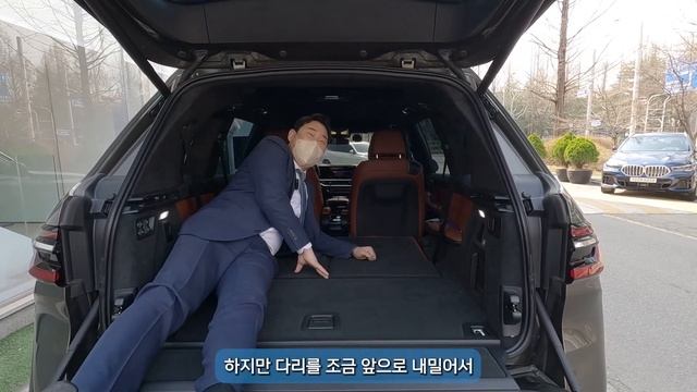 BMW X7 40i 6인승 VS 7인승 실내 비교! - 2열과 3열 그리고 트렁크 폴딩 차이점 알아보기!