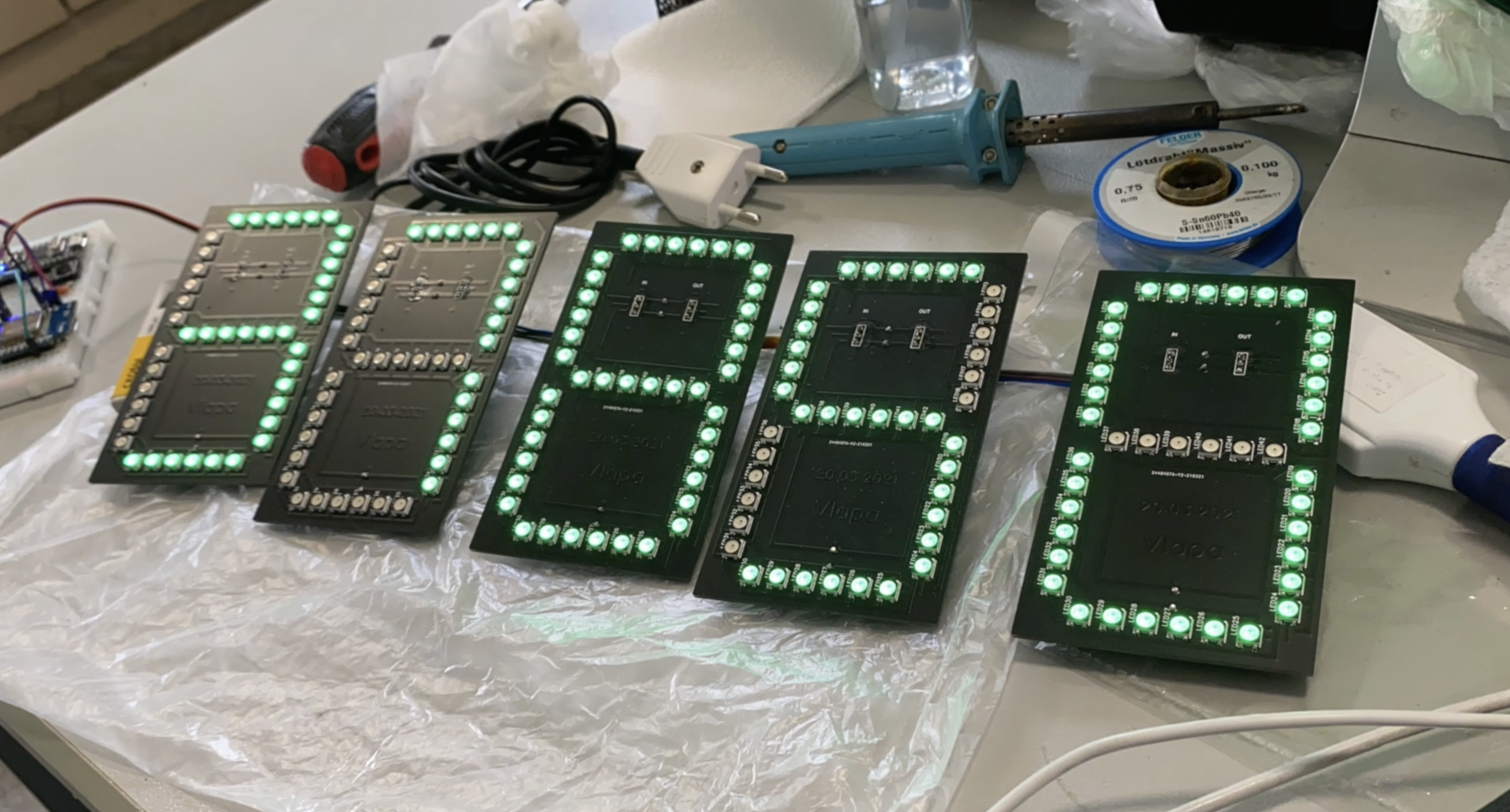 Табло на адресных светодиодах ws2812b и esp8266 + разные датчики.