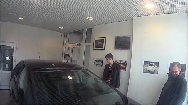 Выдача нового автомобиля Peugeot 408 клиенту - официальный дилер Пежо в Москве FAVORIT MOTORS
