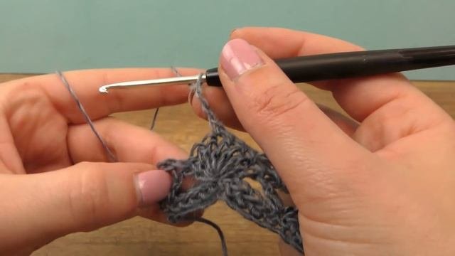 Tejiendo una estola gris grafito  Woolly Hugs Bobbel Socks  Estola hecha con lana de colores