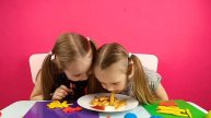 Кто лучше слепит из пластилина, тот это и получит Челлендж !/ Мадемуазель Злата и Заряна