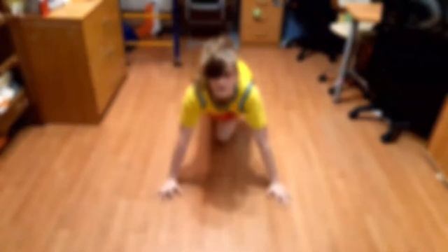 Дети тренируют родителей в период самоизоляции
