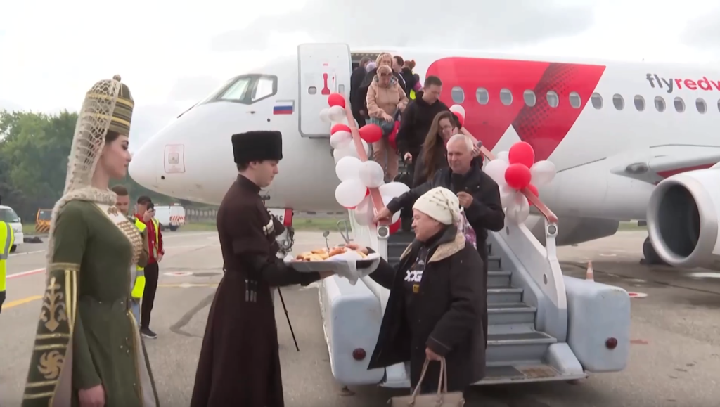 В аэропорту Нальчика встретили первый самолет из Татарстана