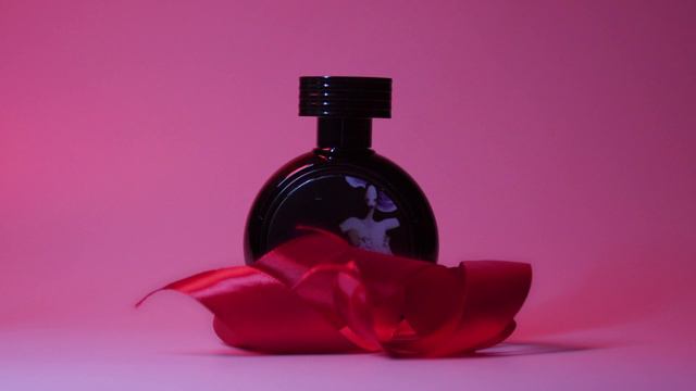 Реклама парфюма HFC Devil's intrigue для @tut__perfum
