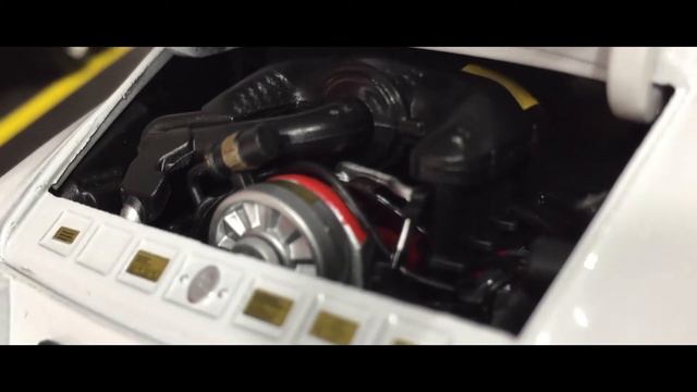Porsche 911 Carrera RS '73 by Welly 1:18
