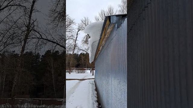 Из льда навес.?