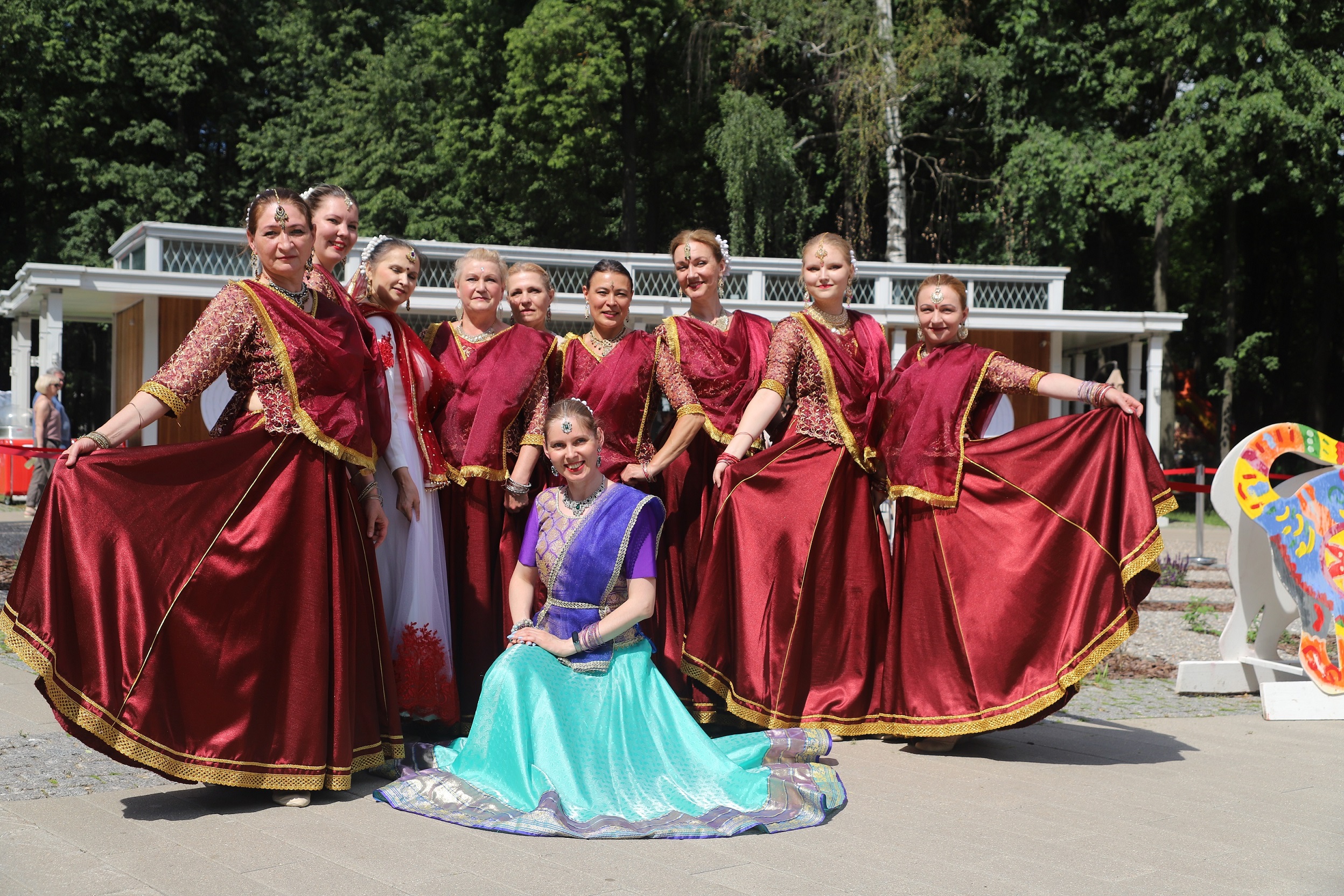 Шестой летний фестиваль йоги прошел в парке усадьбы Кривякино