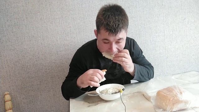 MUKBANG ?️ Рисова Локшина з соусом ФО БО #войнаукраинароссия
