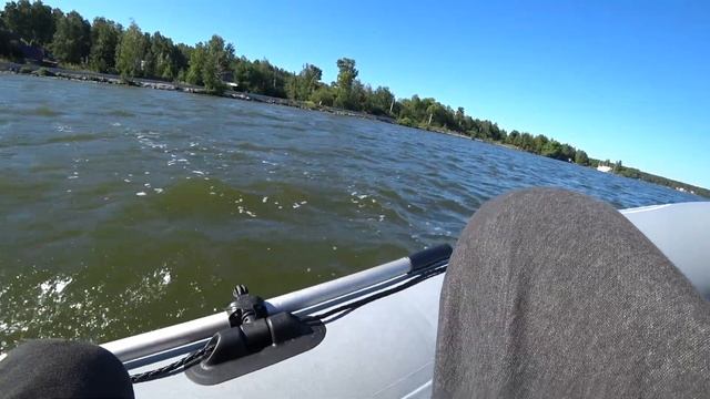 Лодка ПВХ Понеслась как Ракета! Гидролыжа и Деревяшка. Тест двух лодок и лодочных моторов