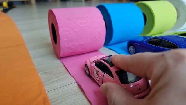 Машинки и цветрная туалетная бумага