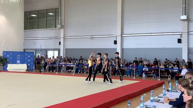 Мужская группа 12-18 Пименов Лев, Сухомлинов Егор, Брусницын Василий, Лукиянчук Иван Вольтиж