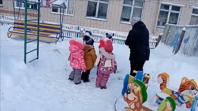 Прогулка во второй младшей группе Жгунова А.В. 2021г.