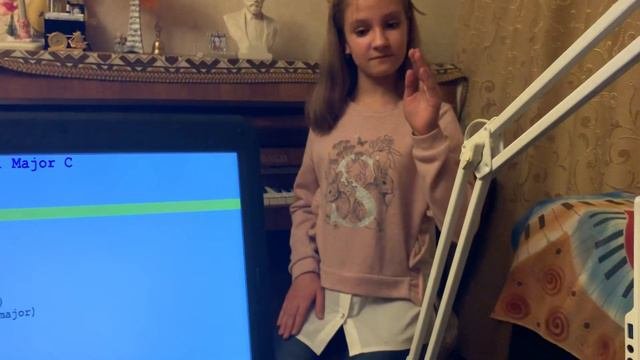 Маргарита. Определение тактового размера - Сольфеджио До мажор мелодии №№ 1, 2.